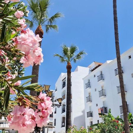 Beautiful Beachfront Newly Renovated 2 Bedroom Apartment With Swimming Pool And Garden San Luis de Sabinillas Exterior foto