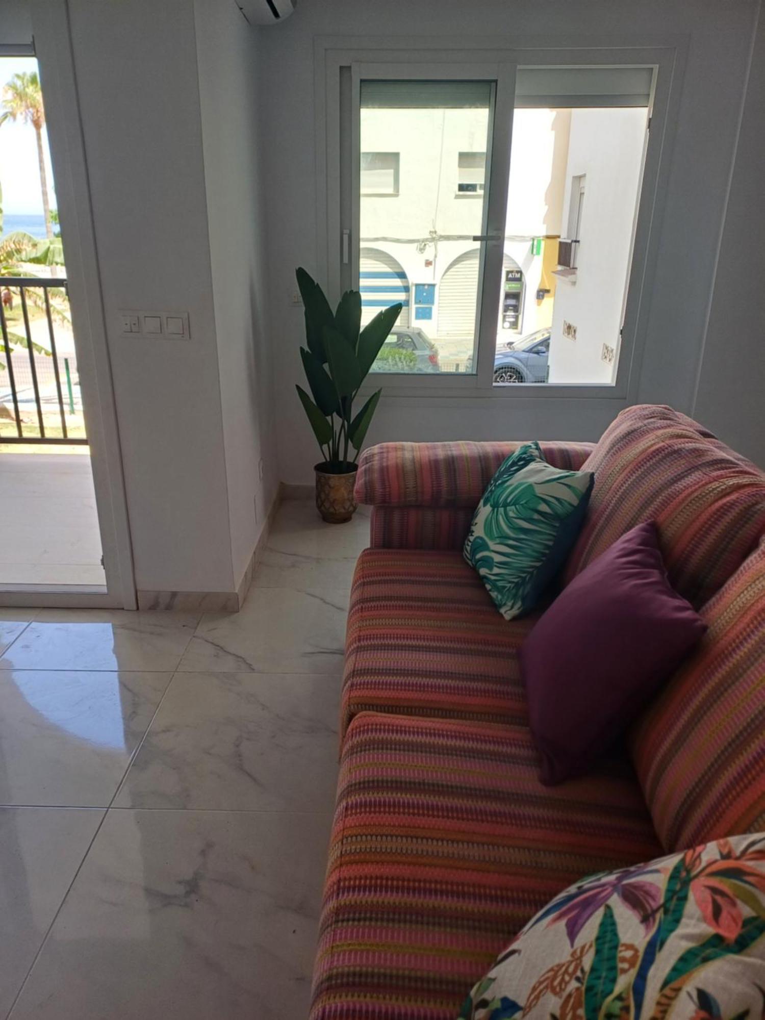 Beautiful Beachfront Newly Renovated 2 Bedroom Apartment With Swimming Pool And Garden San Luis de Sabinillas Exterior foto