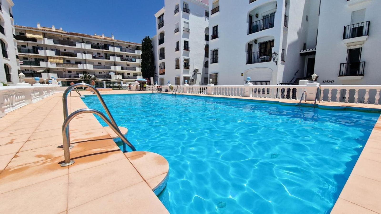 Beautiful Beachfront Newly Renovated 2 Bedroom Apartment With Swimming Pool And Garden San Luis de Sabinillas Exterior foto